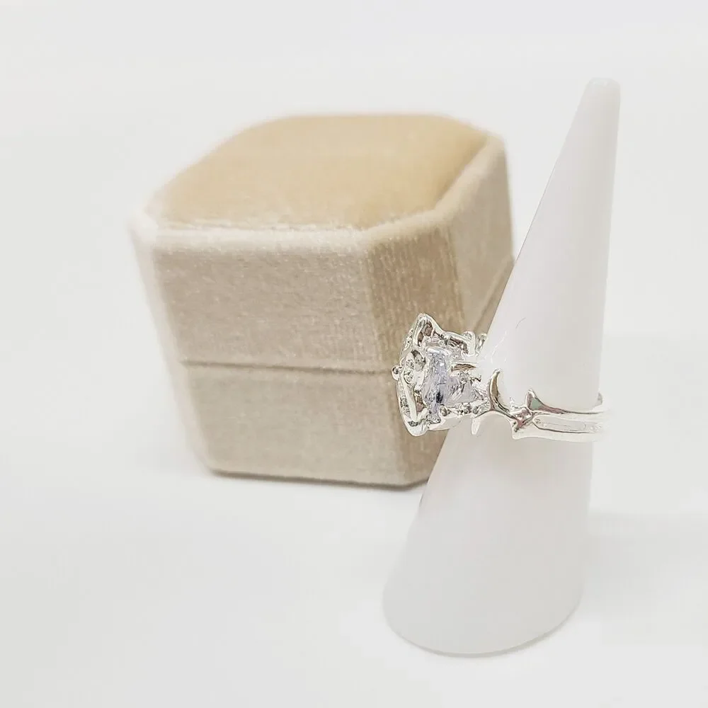 Lord of the Rings Galadriel Ring Elvish Nenya Size 6 Silver Tone & Box